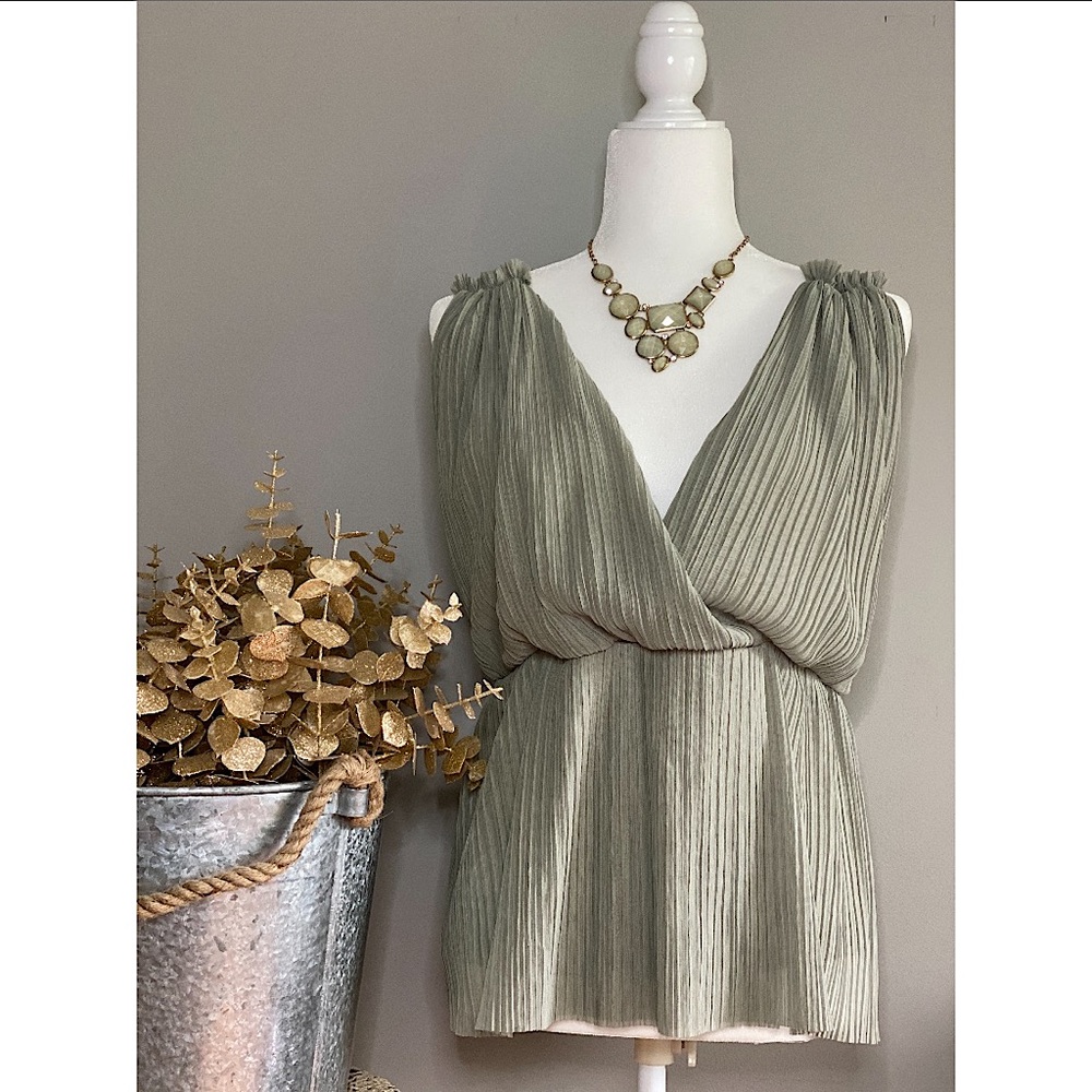 ANTHROPOLOGIE Moss Sleeveless Blouse 💚